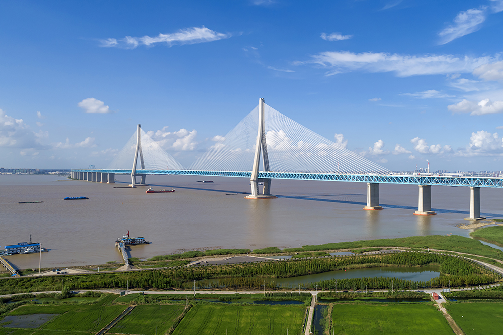 滬蘇通長(zhǎng)江大橋建成通車(chē)。.jpg
